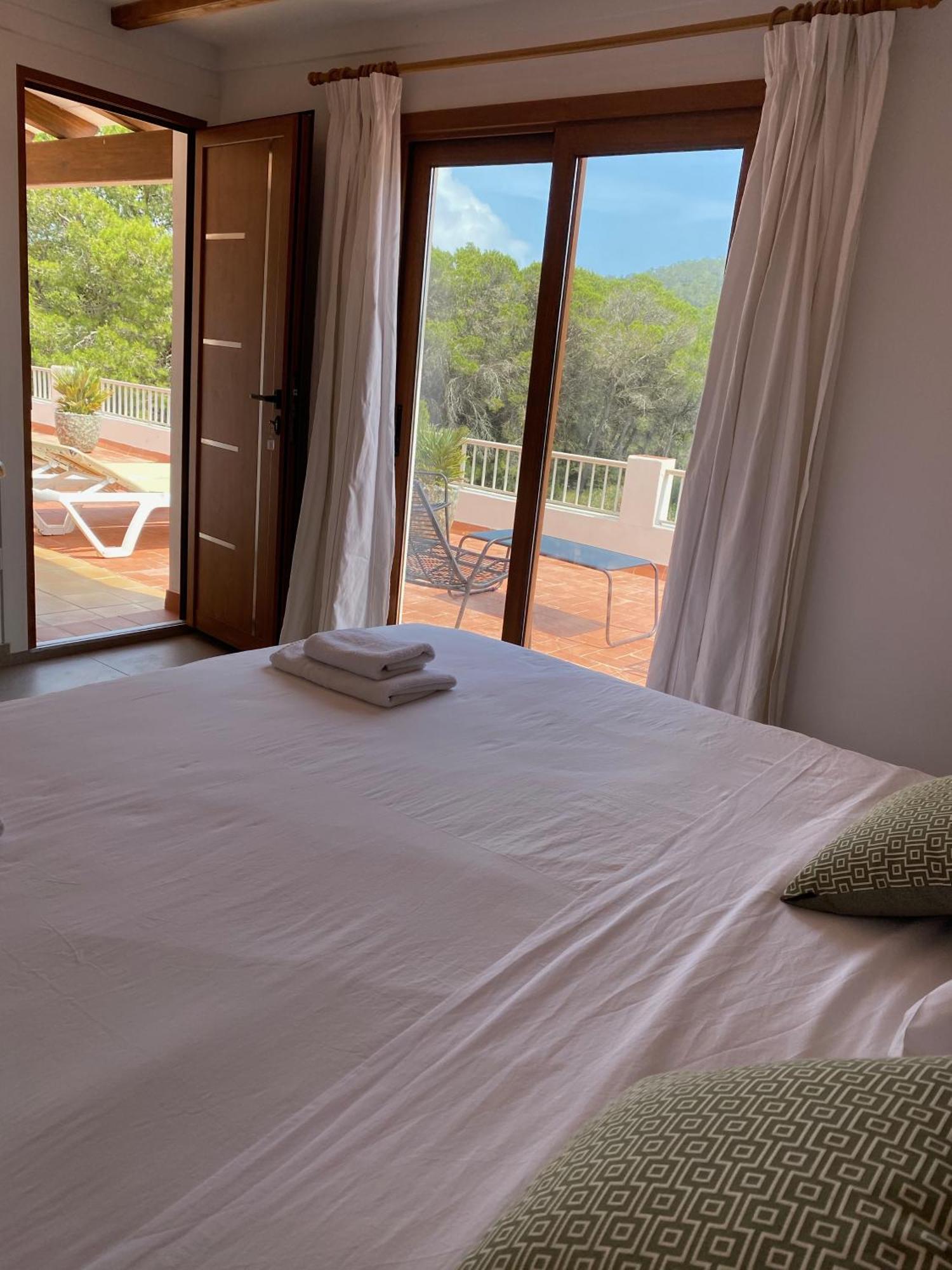 Hostal Restaurante Pou Des Lleo Sant Carles de Peralta Szoba fotó