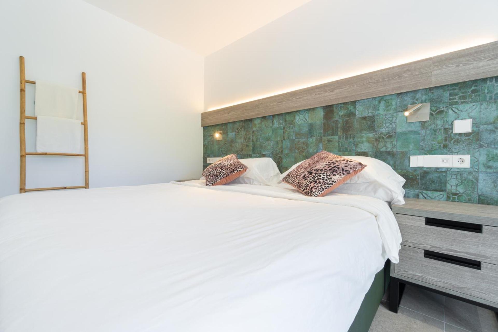 Hostal Restaurante Pou Des Lleo Sant Carles de Peralta Kültér fotó