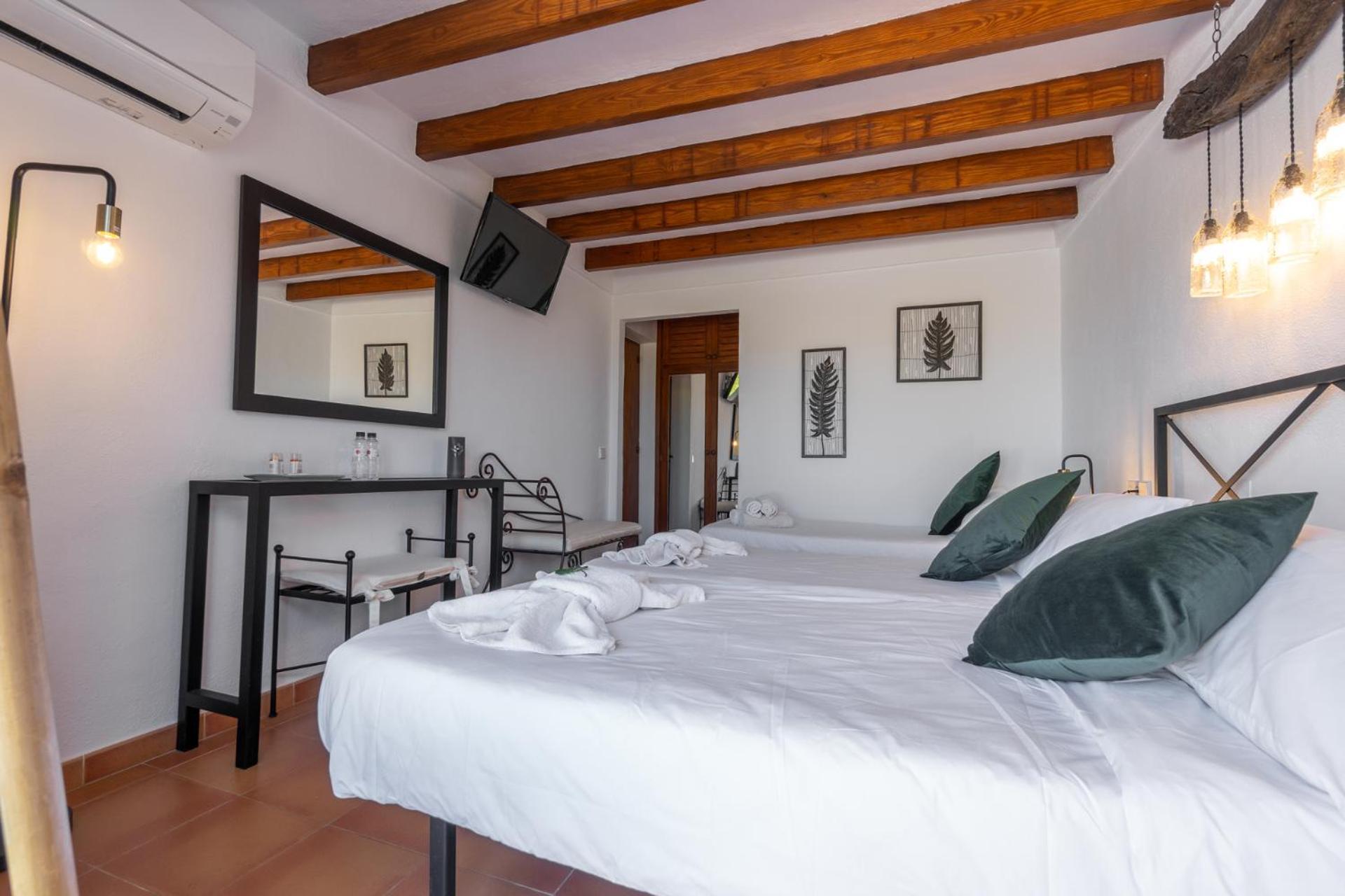 Hostal Restaurante Pou Des Lleo Sant Carles de Peralta Szoba fotó