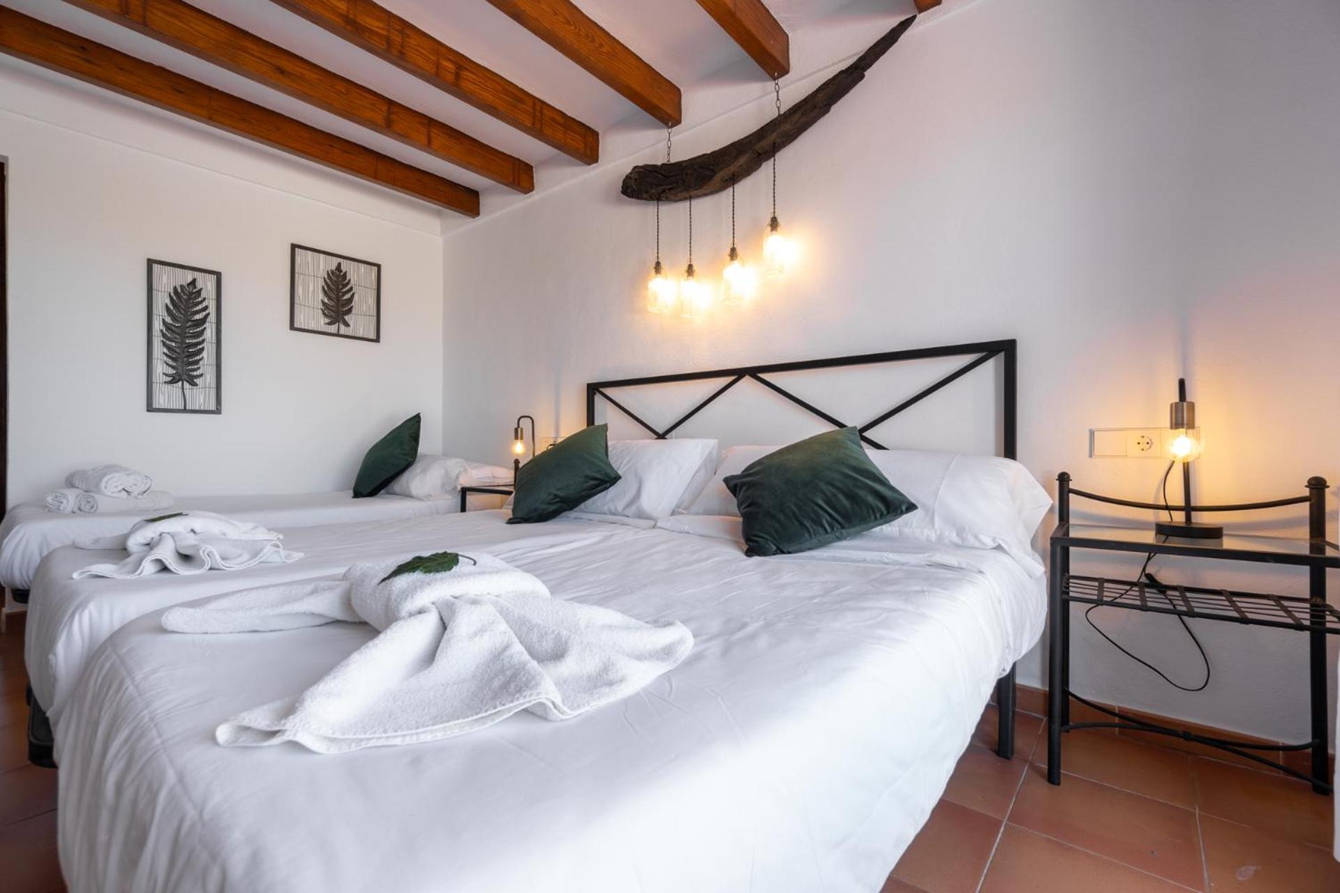 Hostal Restaurante Pou Des Lleo Sant Carles de Peralta Szoba fotó