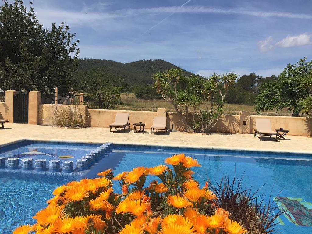 Hostal Restaurante Pou Des Lleo Sant Carles de Peralta Kültér fotó